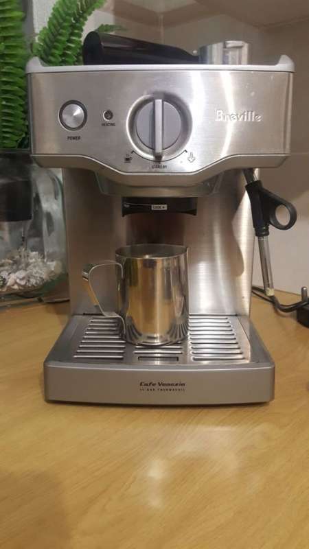 Breville Cafe Venezia Espresso Machine BES250 Retails new at R3 499